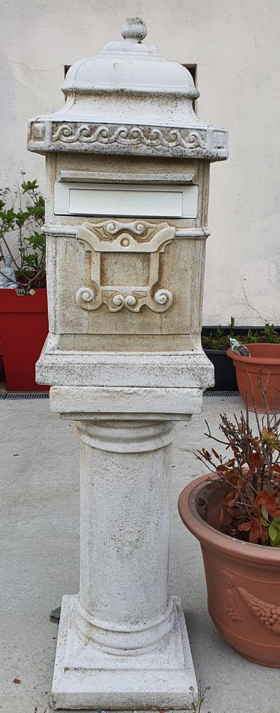 BOITE AUX LETTRES  AVEC COLONNE EN PIERRE 120 Saint-Nicolas-de-Sommaire (61)