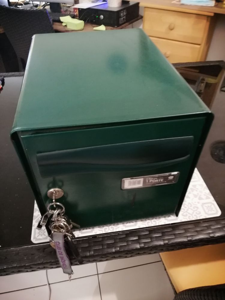 BOITE AUX LETTRES ET COLIS GRAND VOLUME 15 Cr�mieu (38)