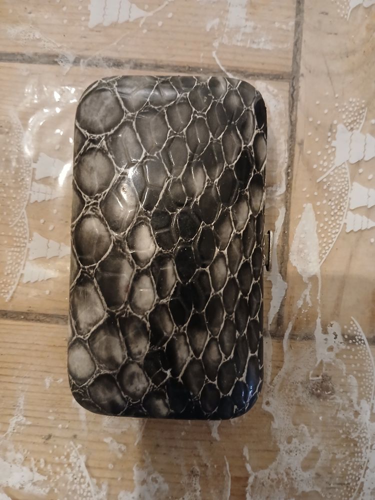 Boite de manucure 25 Morillon (74)