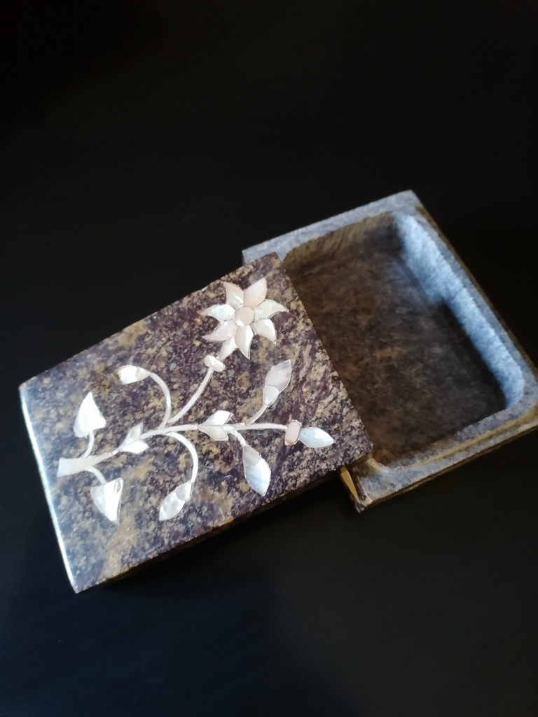 Bo�te en marbre � motif floral 10 Mulhouse (68)