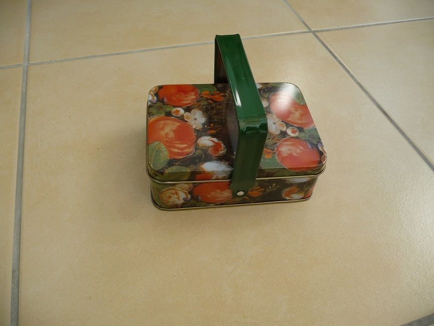 Boite m�tal avec couvercle et poign�e motifs floraux 8 Celles-sur-Belle (79)