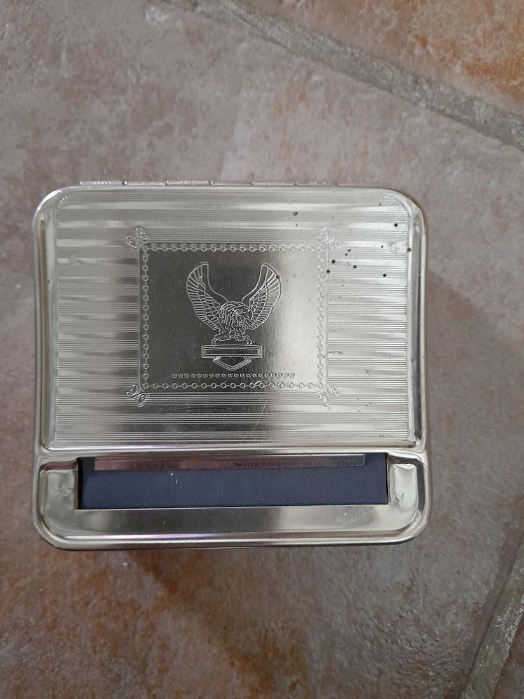 boite en m�tal pour tabac 15 Moisenay (77)