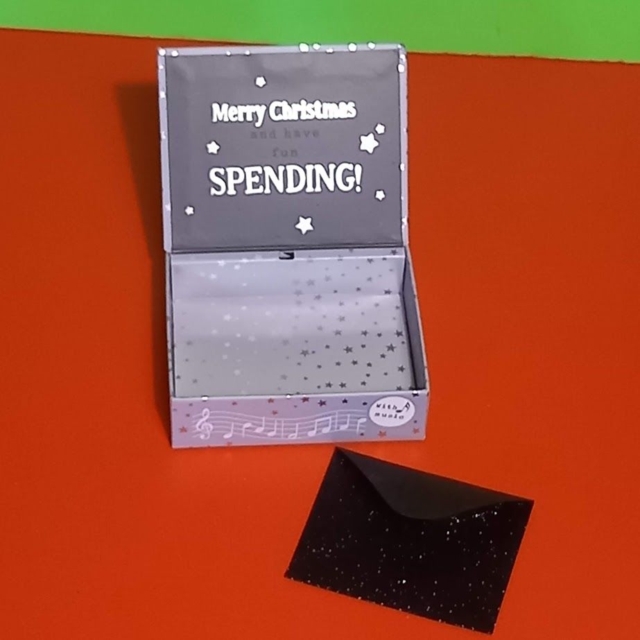 Boite � musique et son enveloppe � paillettes , une id�e pou 7 Saumur (49)