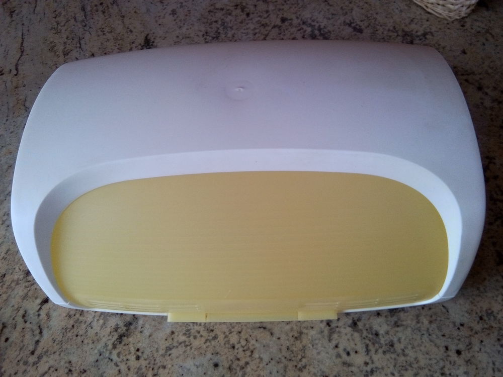 Bo�te � pains TUPPERWARE 10 Les Magnils-Reigniers (85)