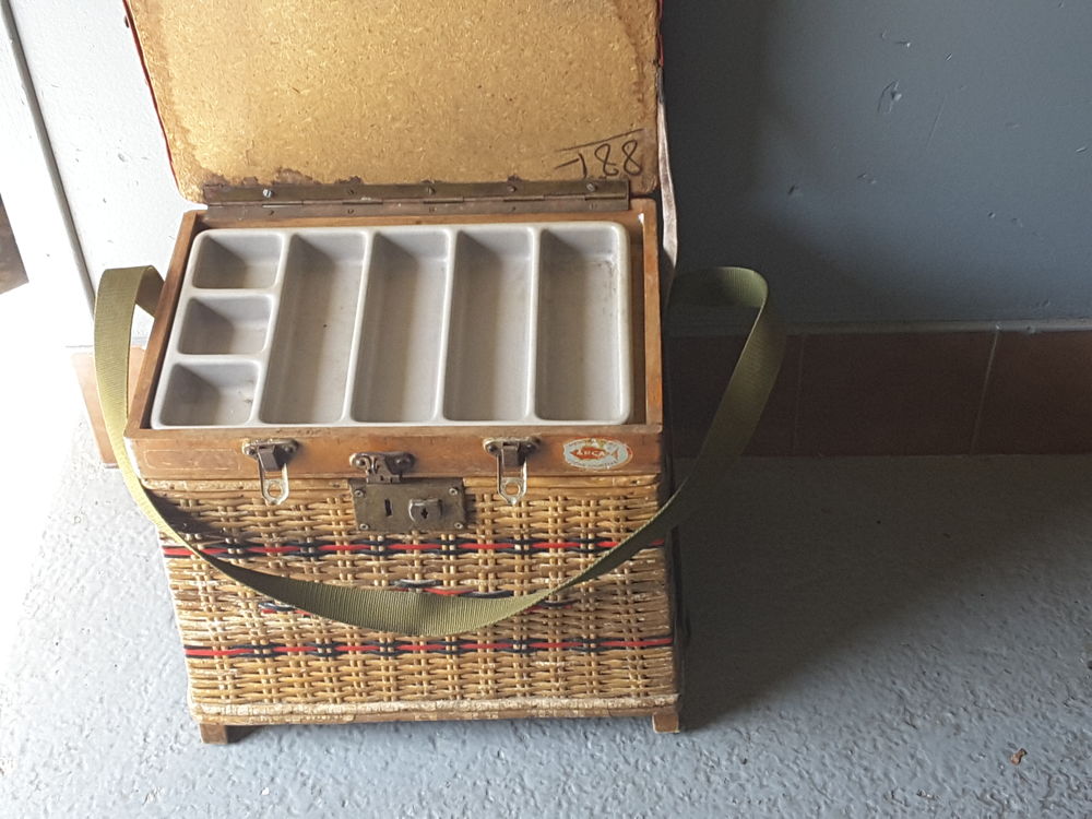 Bo�te � p�che vintage 20 Corn� (49)