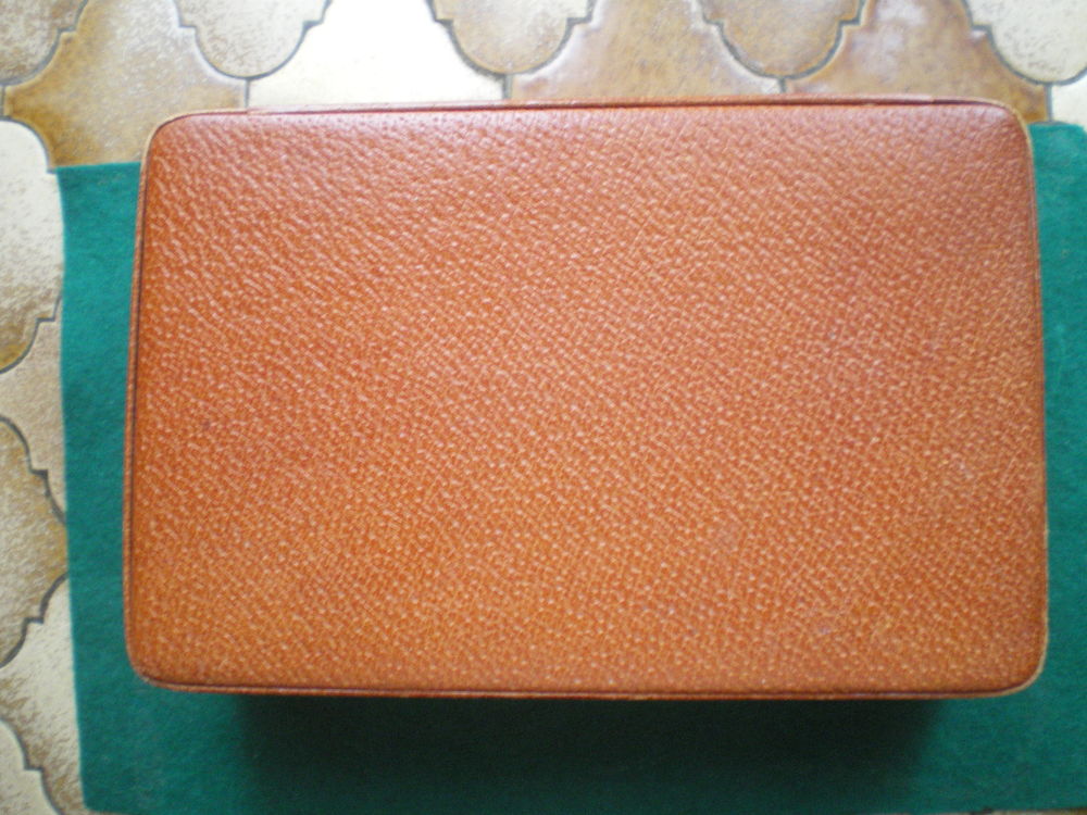 Bo�te de rangement en bois en cuir. 30 Caen (14)