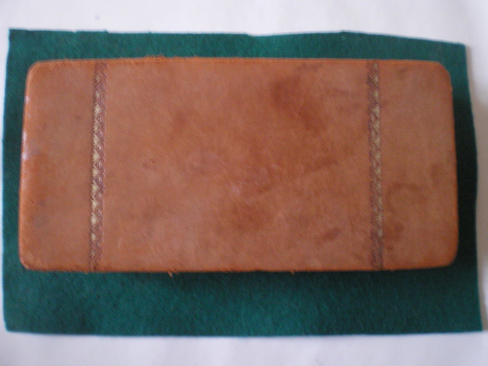 Bo�te de rangement en cuir et li�ge. 40 Caen (14)