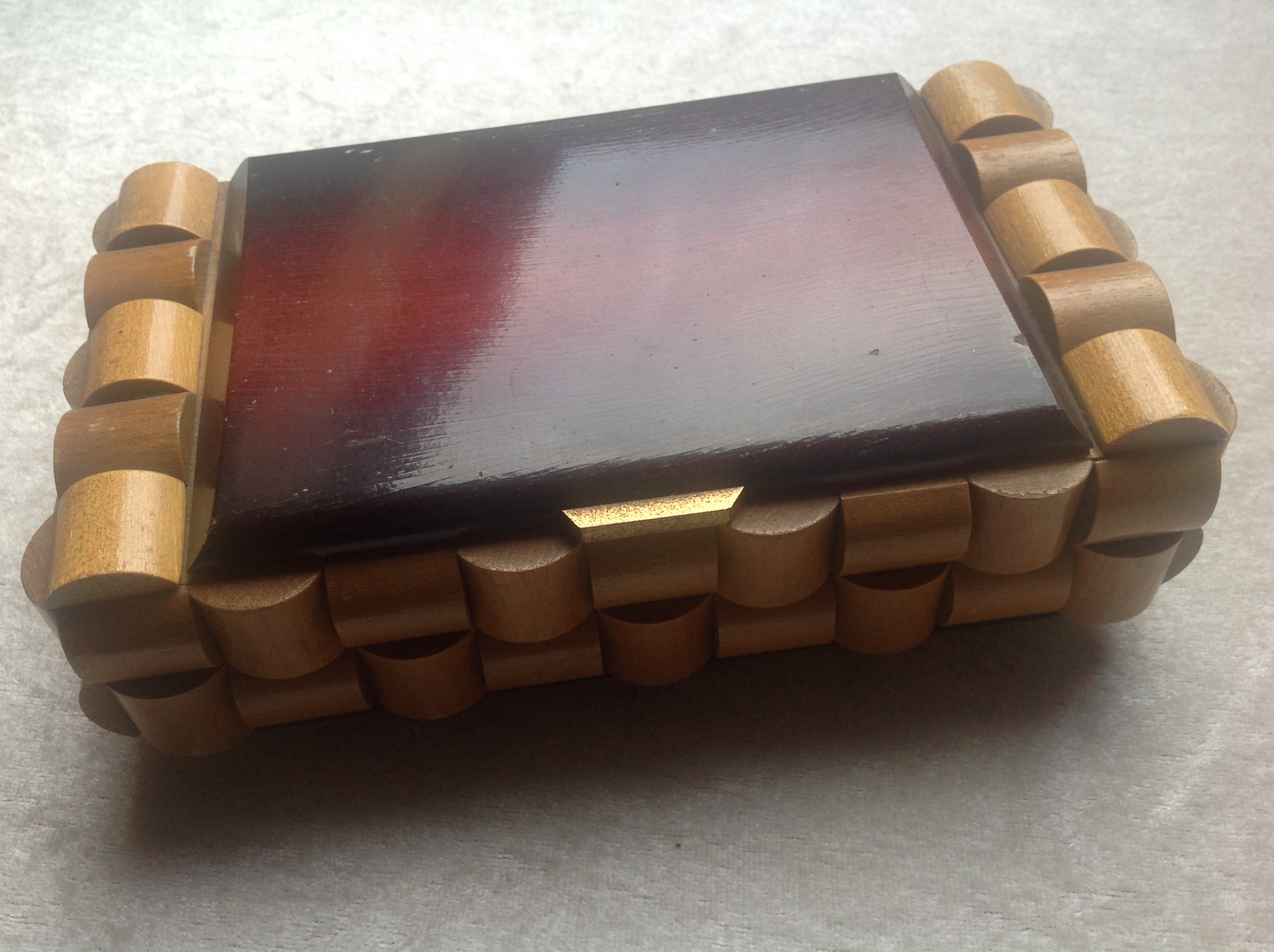 BOITE R�TRO VINTAGE EN BOIS ET M�TAL Envoi Possible
49 Tr�gunc (29)