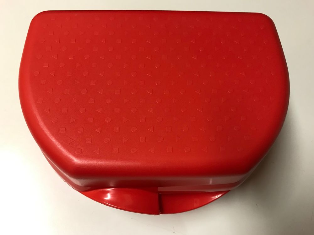 Bo�te Rouge Demi Lune Tupperware 8 Strasbourg (67)