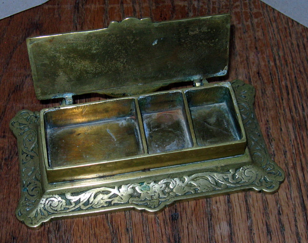 boite � timbres bronze dor�.. 0 Wattrelos (59)