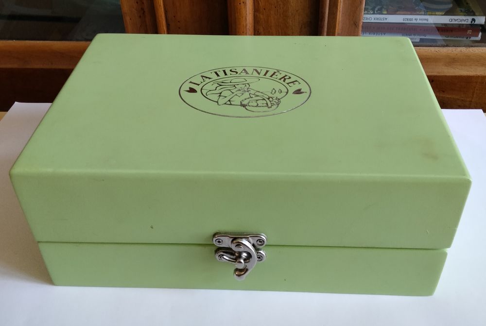 Boite  �La Tisani�re� . 15 Vierzon (18)