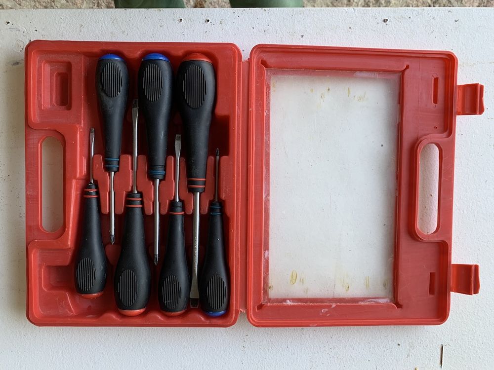 Boite de 7 tournevis cruciformes et plats 20 Bi�vres (91)