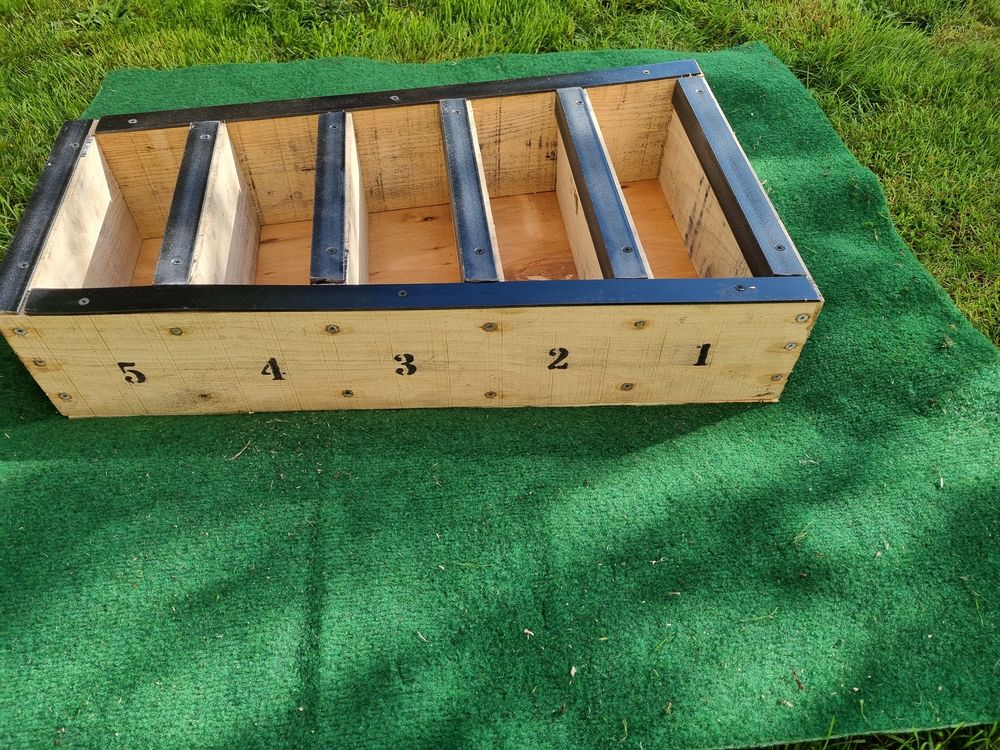 boite a trous pour jeux de palets 60 Avranches (50)