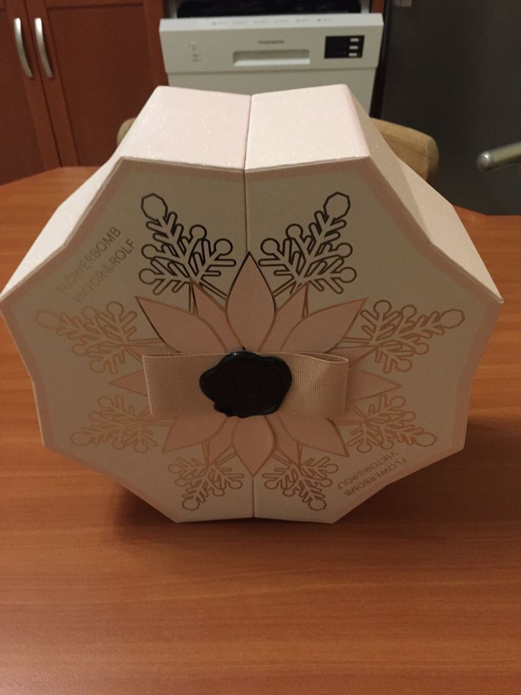 Bo�te vide Fower Bomb Viktor & Rolf 8 Betton (35)