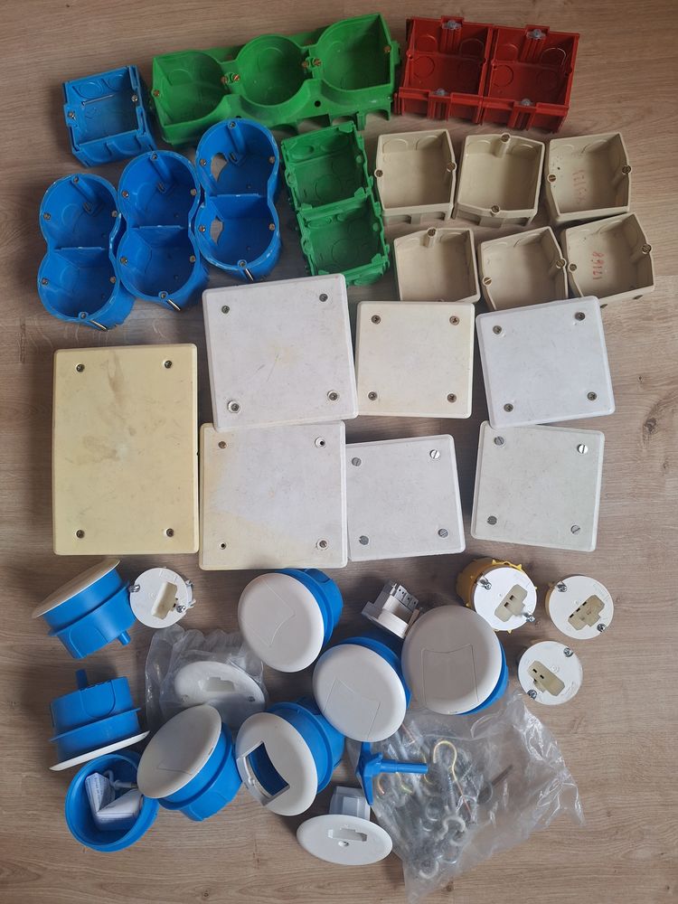 Lot de bo�tes et bo�tiers pour installation �lectrique 30 Gap (05)