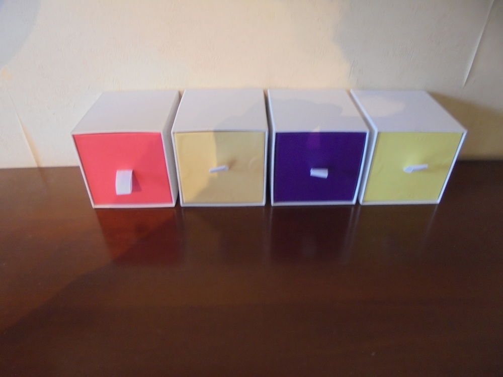 Lot de 4 boites � d�corer 4 Tours (37)