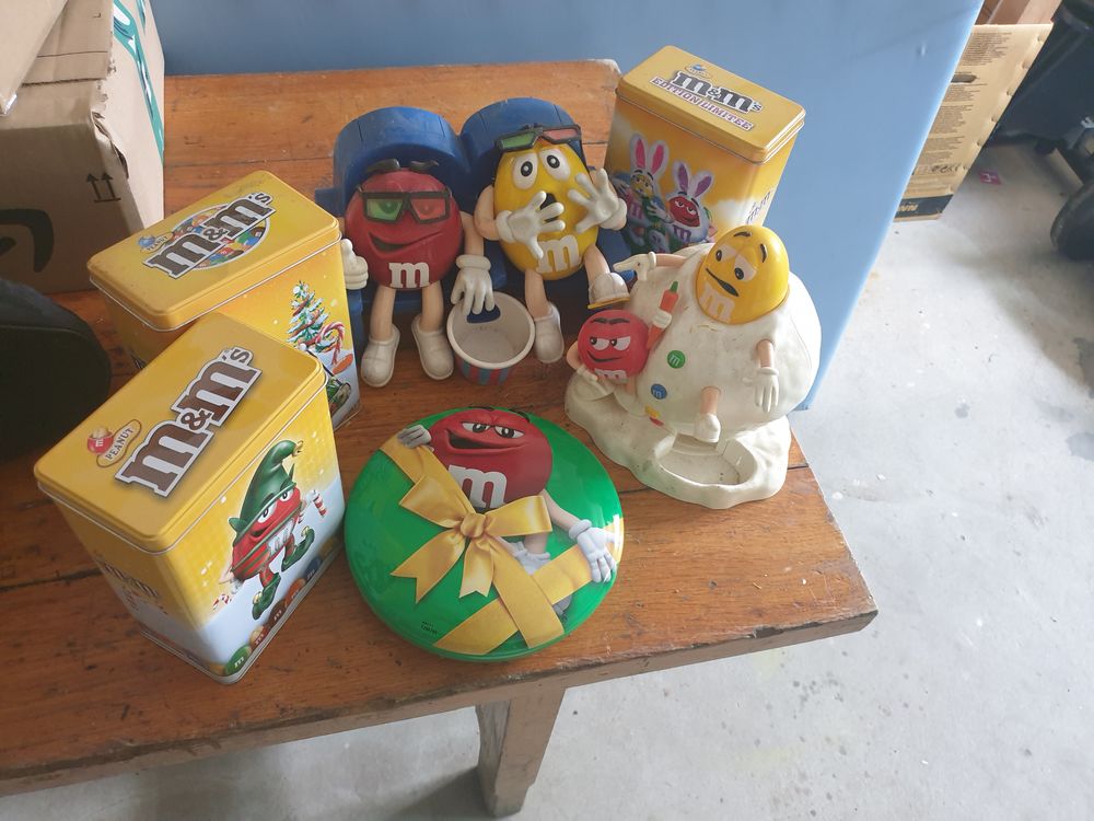 Boites et distributeurs m&m's 30 Herbault (41)