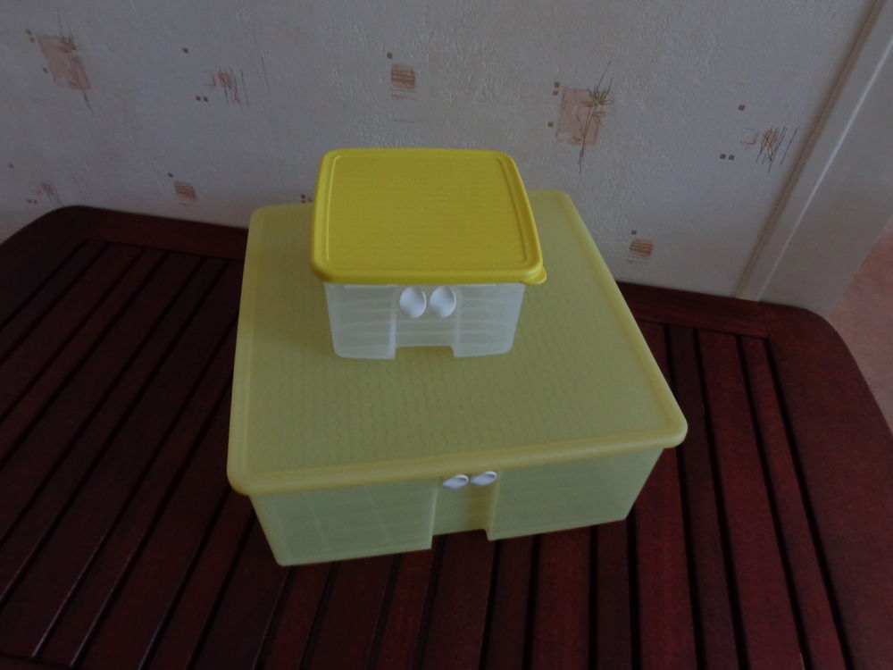 2 boites  fra�cheur tupperware 12 La Fl�che (72)