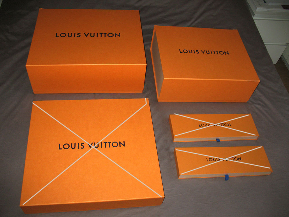 2 BOITES LOUIS VUITTON AUTHENTIQUES
30 Saint-Cloud (92)