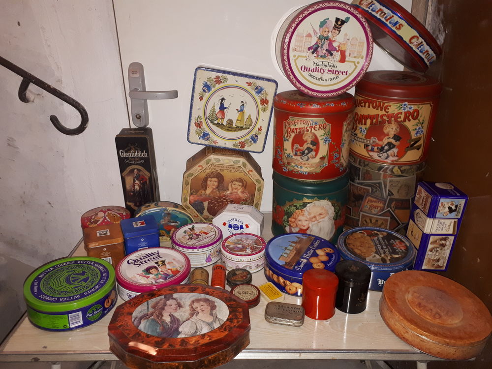 Bo�tes m�talliques publicitaires Cendriers 300 Gentilly (94)