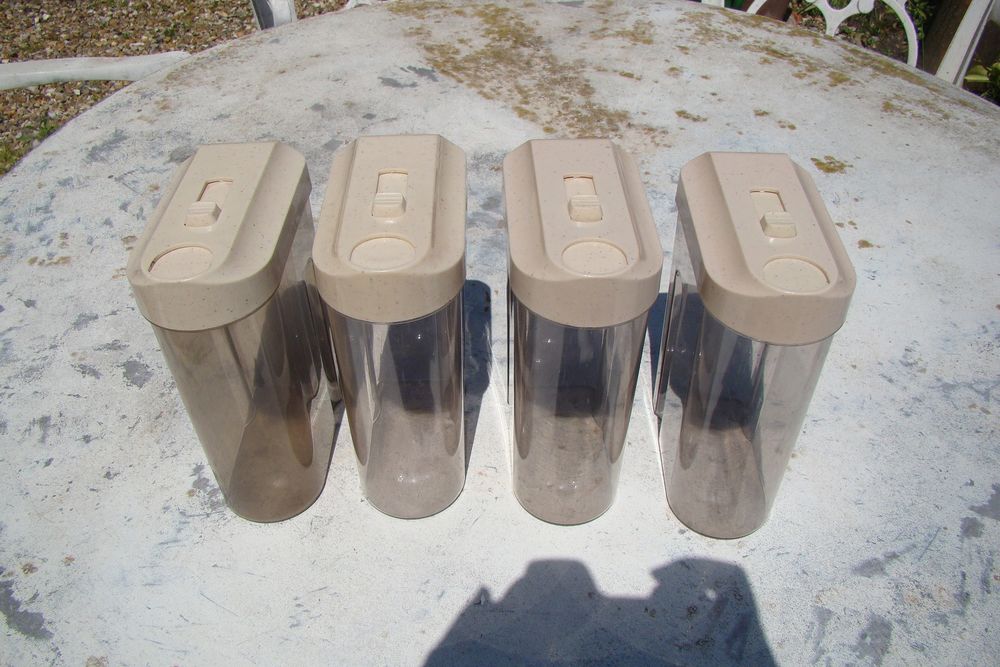 Lot de 4 bo�tes / verseuses Curver vintage 20 Gargenville (78)