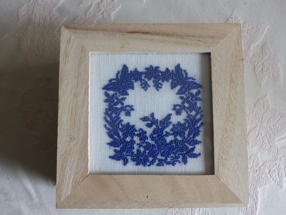 boitier en bois  - vide poche
d�co Point de croix   bleu   10 Roclincourt (62)