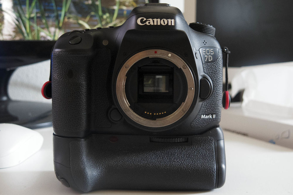 Boitier Canon EOS D7 MK 2  COMME NEUF. 795 Saint-Laurent-d'Olt (12)