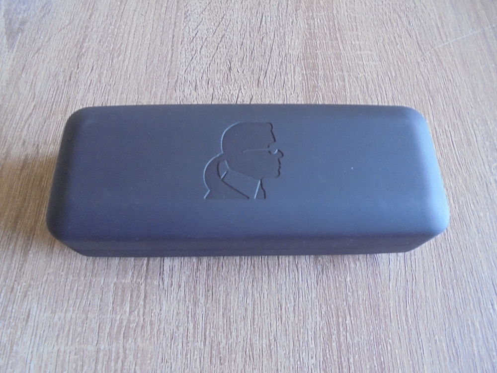 Boitier � lunettes Karl Lagerfeld (27) 20 Tours (37)