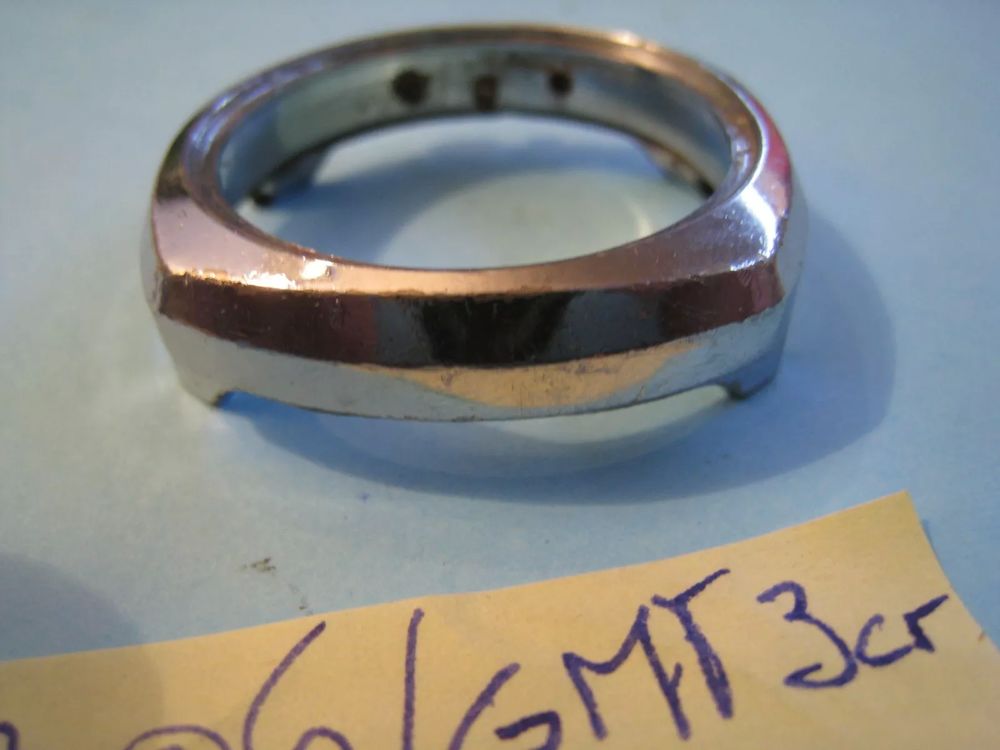 Boitier de montre VINTAGE GMT triples couronnes lot N�B06
12 Paris 4 (75)