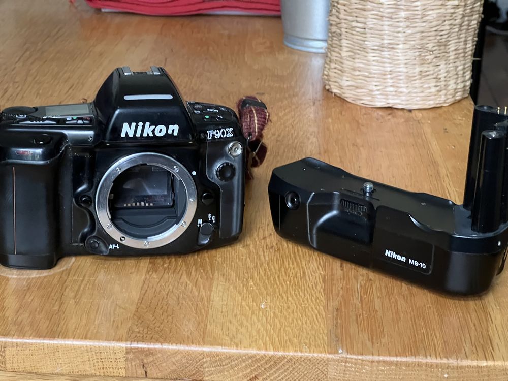 Boitier Nikon F90X avec grip Nikon MB 10 150 Paris 20 (75)