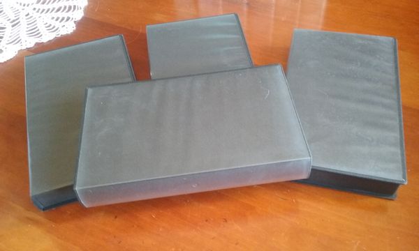 4 boitiers de rangement pour cassettes VHS 10 L�signy (77)