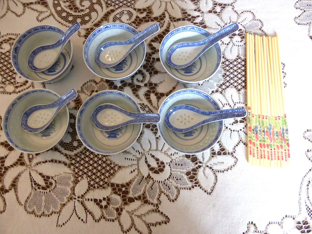 6 bols chinois + cuill�res neufs et baguettes 15 Rouvroy (62)