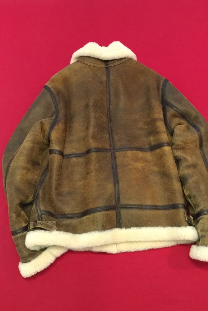 un bombardier en peau de mouton retourn� 
Taille M 380 Vouill� (86)