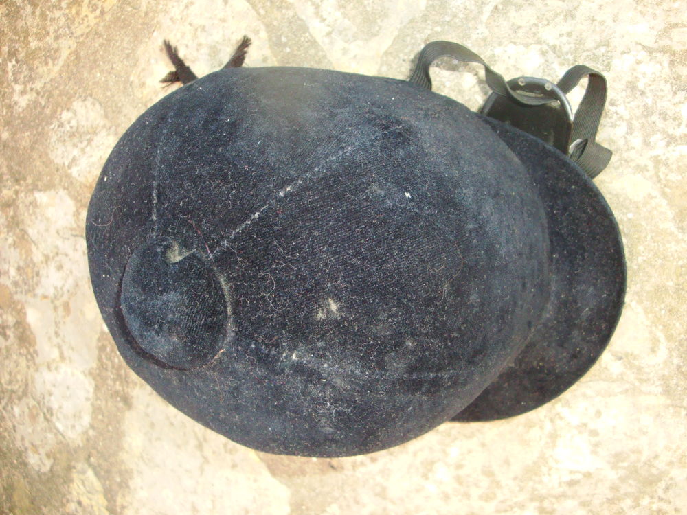 Bombe en velours d'�quitation 15 Nimes (30)