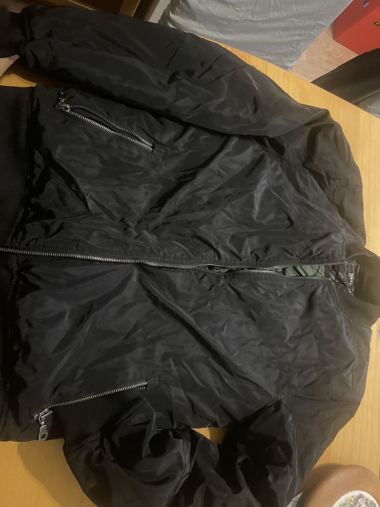 Bomber noir 0 Marly-le-Roi (78)