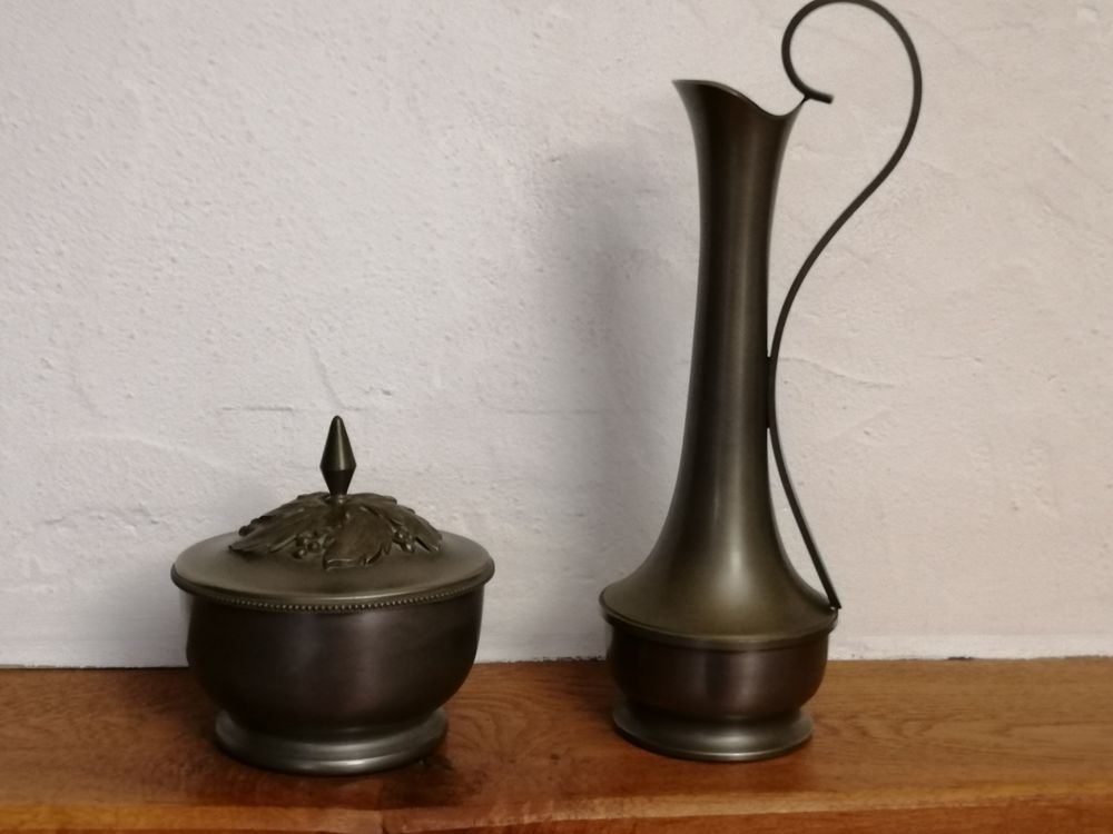 BOMBONNIERE ET VASE EN ETAIN 45 Poigny (77)