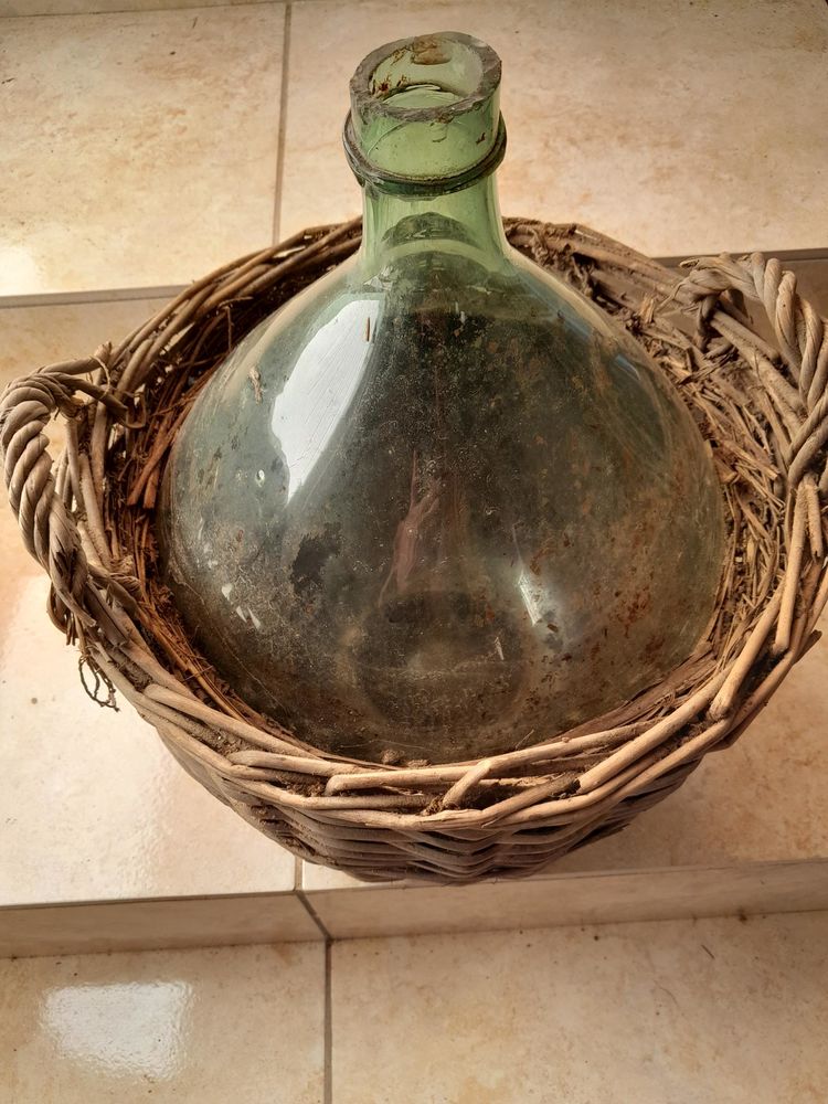 Bonbonne dame Jeanne. 30 B�ziers (34)