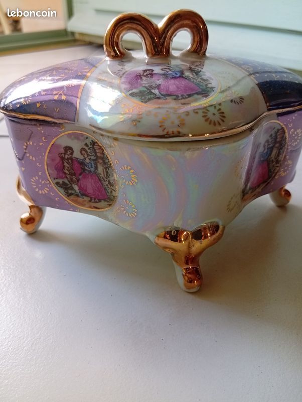 Bonbonni�re ancienne 25 Grisolles (82)