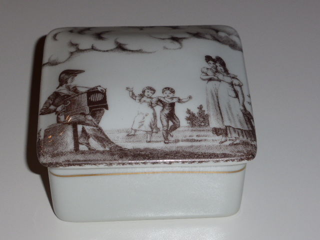 Bonbonni�re carr�e Porcelaine d'Auteuil 7 Rueil-Malmaison (92)