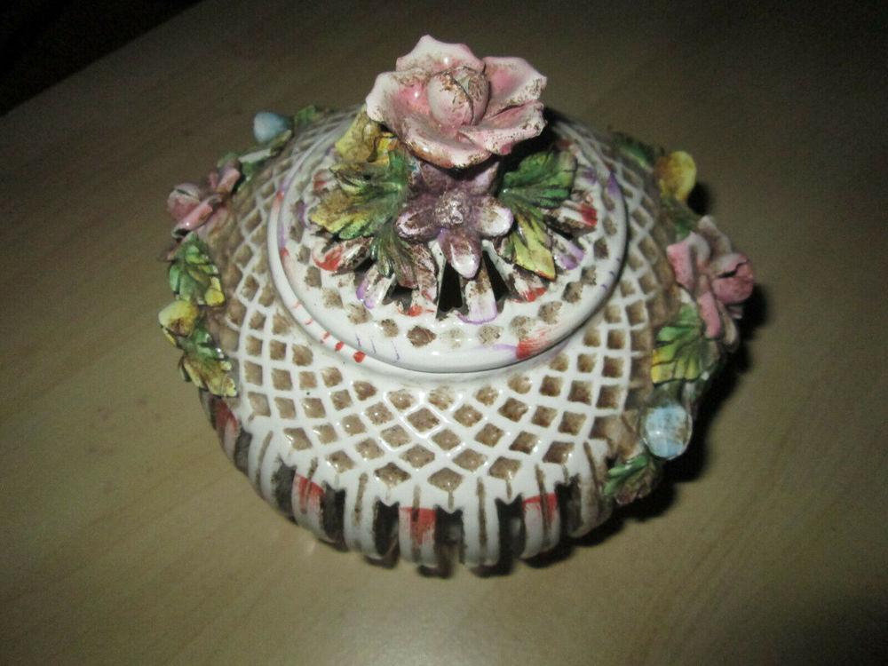 Bonbonni�re en fa�ence, origine Italie 10 Herblay (95)