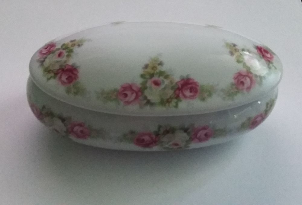 Bonbonni�re en porcelaine Art de Limoges Malevergne 15 Limoges (87)