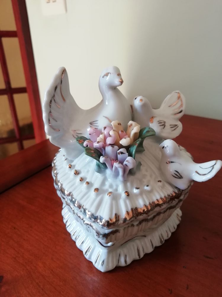 Bonbonni�re  romantique  en forme de c?ur 18 L�signy (77)