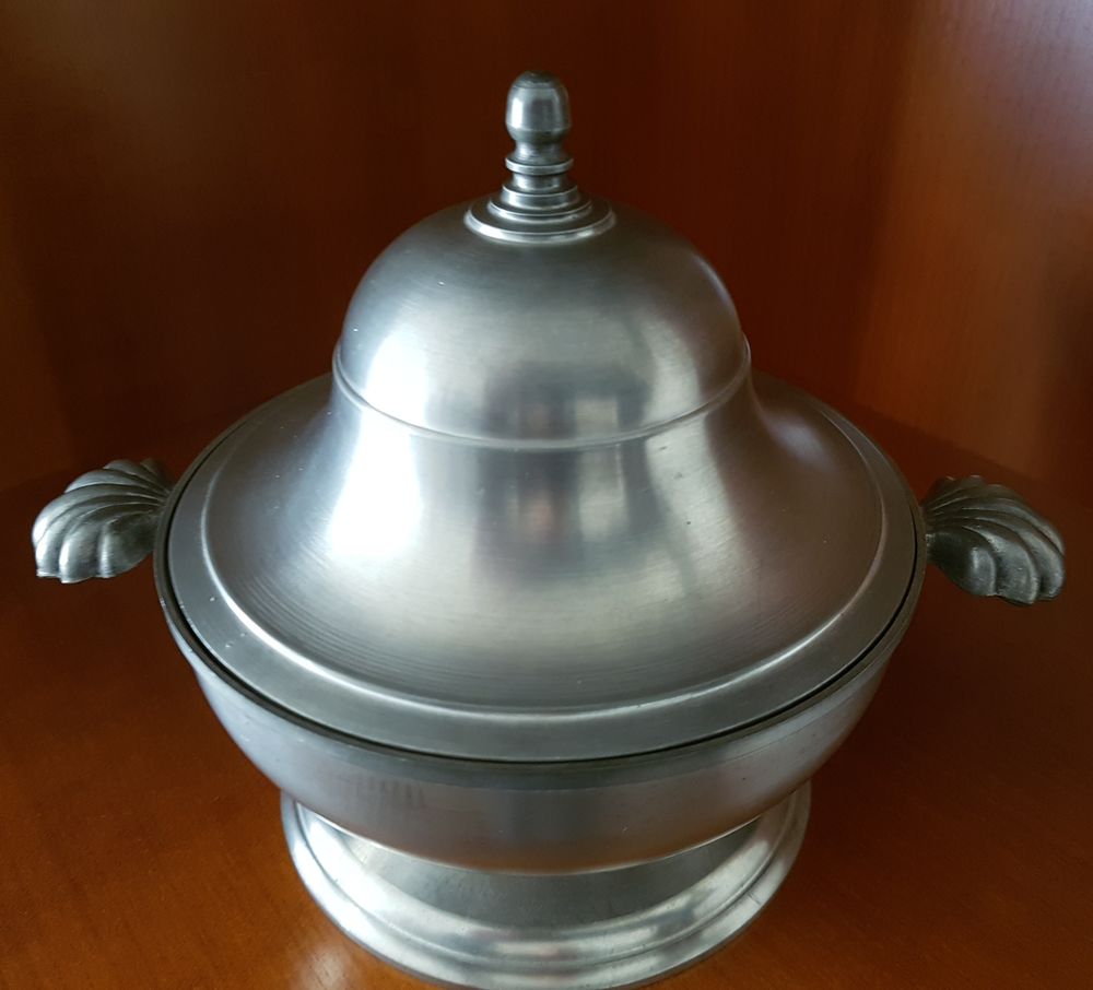 Bonbonni�re / vide-poches en �tain 30 Marignane (13)