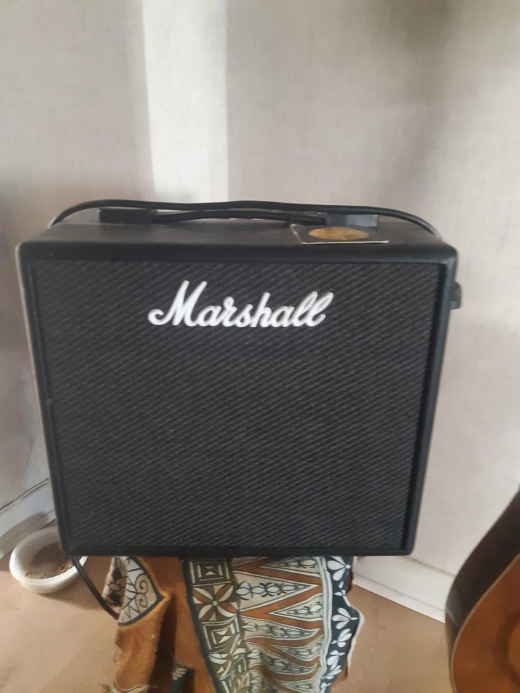 bonjour, mon ampli guitare marshall excellent �tat neuf jamais servi . 140 Saint-C�r� (46)