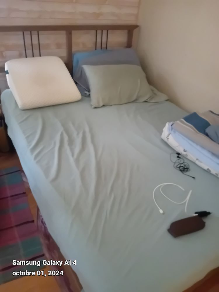Bonjour,
un lit avec le matelas 0 Dijon (21)