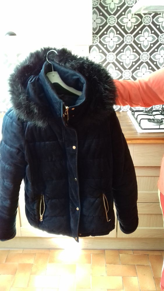 bonjour un blouson avec capuche bleue nuit bon etat 0 Albi (81)