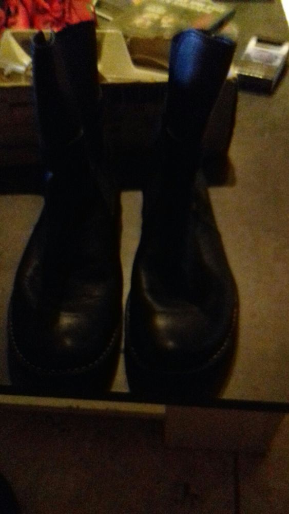 Bonjour bottine pointure 38 porte pas beaucoup de temps ce � venir chercher sur place pas envoi ni de compte PayPal etc je prends que de esp�ce Merci 15 Paudy (36)