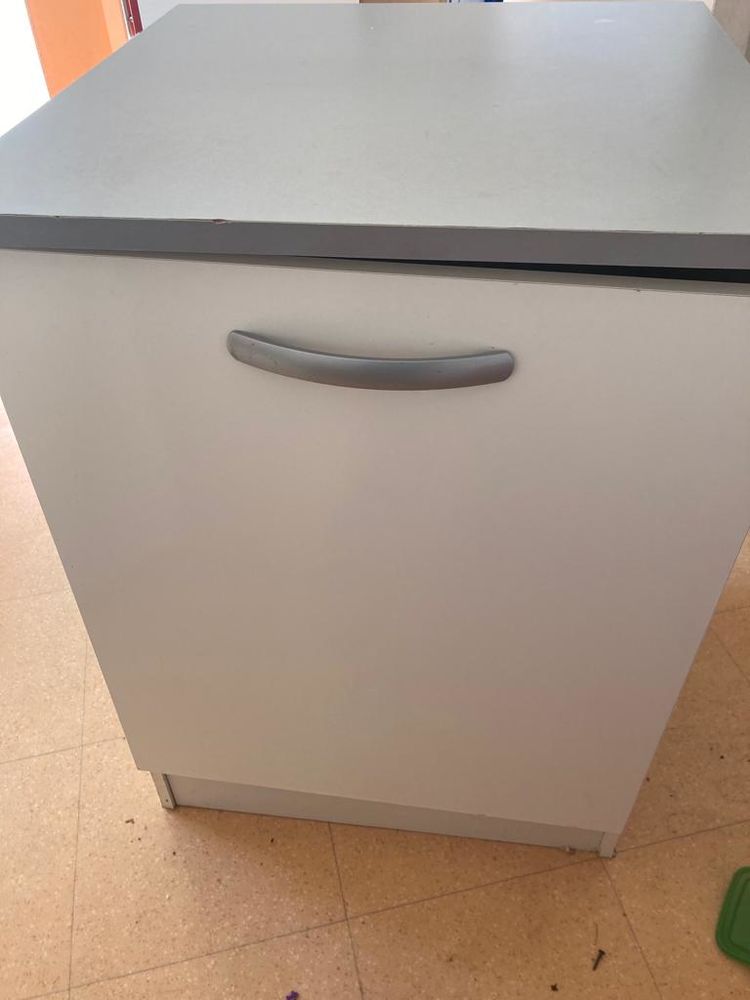 Bonjour je donne un bureau enfant, et 2 meubles de cuisine.
0 Monteux (84)