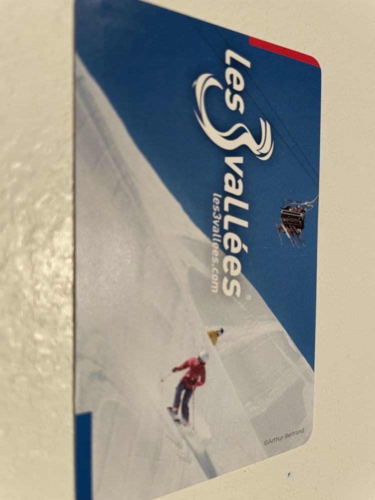 Bonjour 3 forfaits 3 vall�es journ�e valable toute la saison 50 Chamb�ry (73)