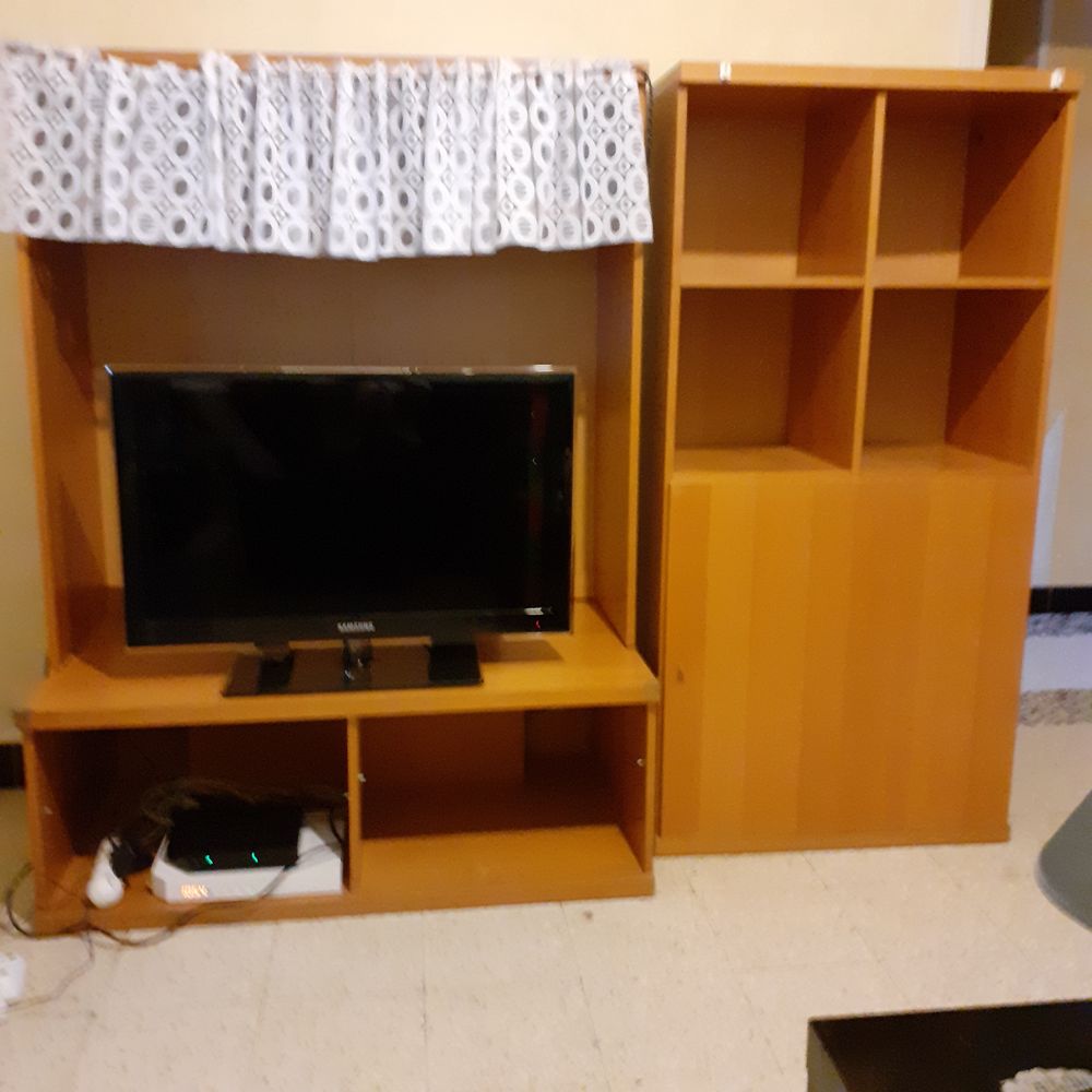 Bonjour, je meuble de salon pour t�l� et biblioth�que.. 150 Moulins-Engilbert (58)
